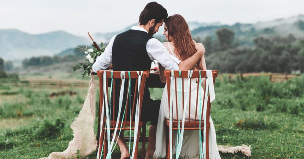Choose Eloping vs. Traditional Weddings for Your Day