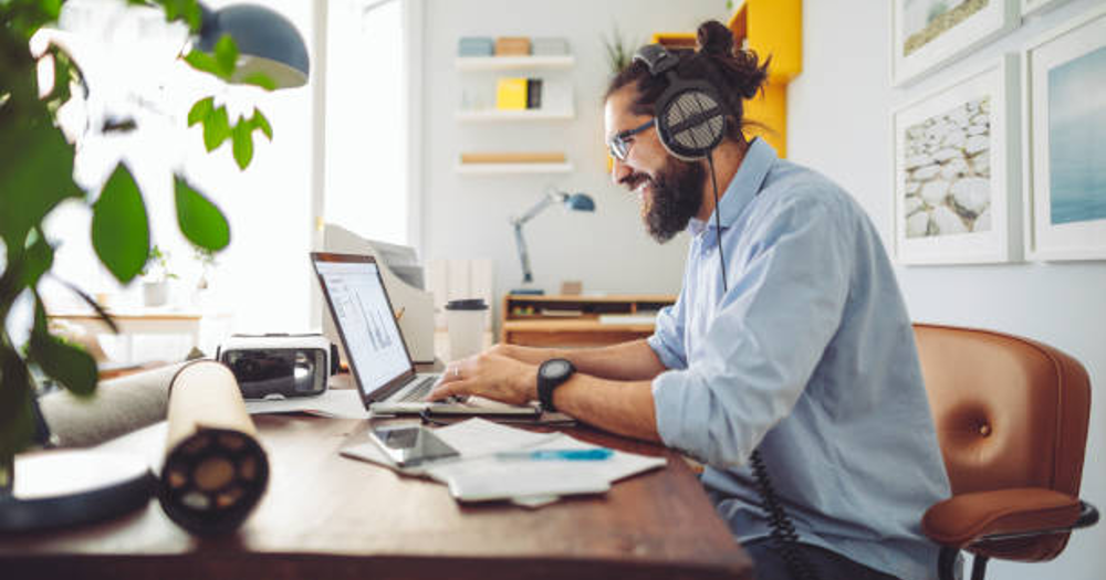 working-at-home-picture-id1153675389_k=20&m=1153675389&s=612x612&w=0&h=7x1Wc4jvDxiYwUhdLK0j5eSDgFIGHo2svtZPTbl-kh8=